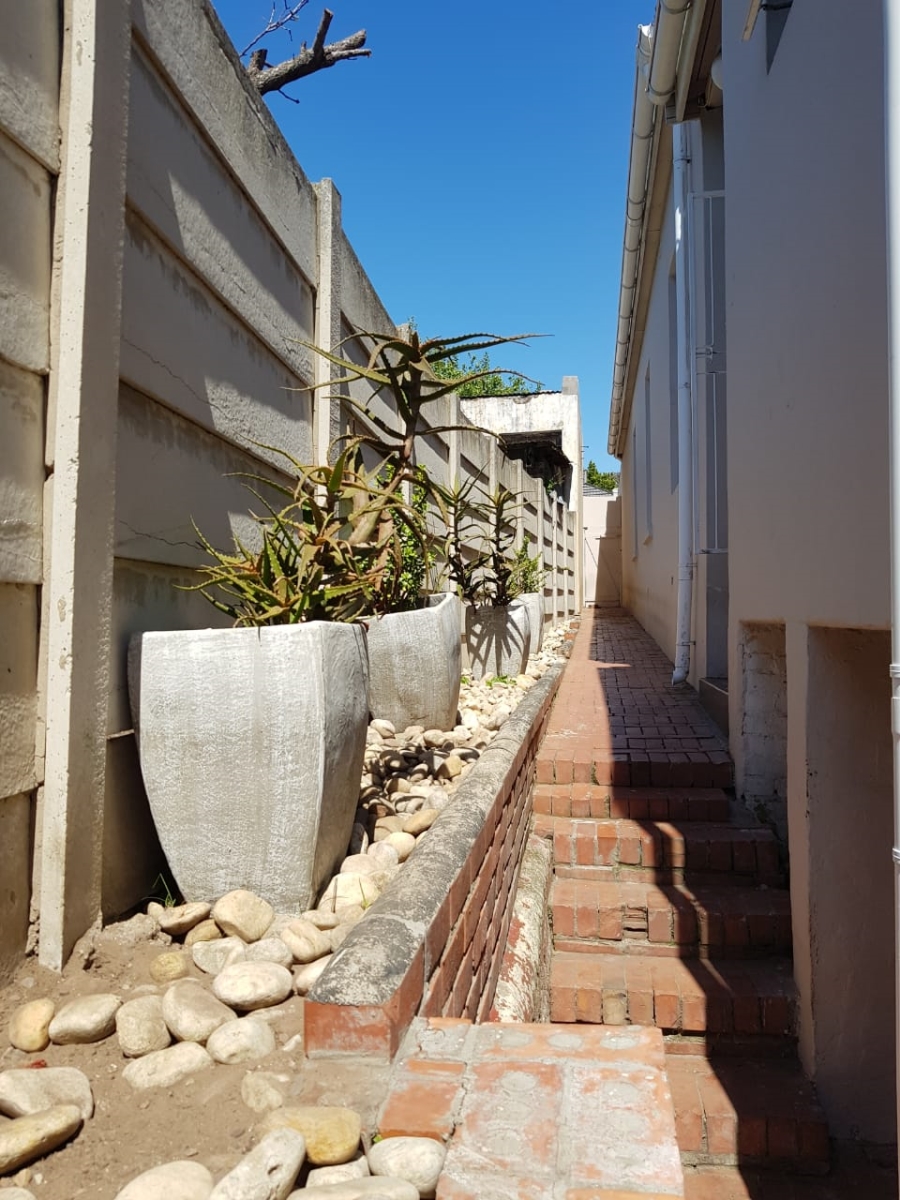 To Let 3 Bedroom Property for Rent in Richmond Hill Eastern Cape